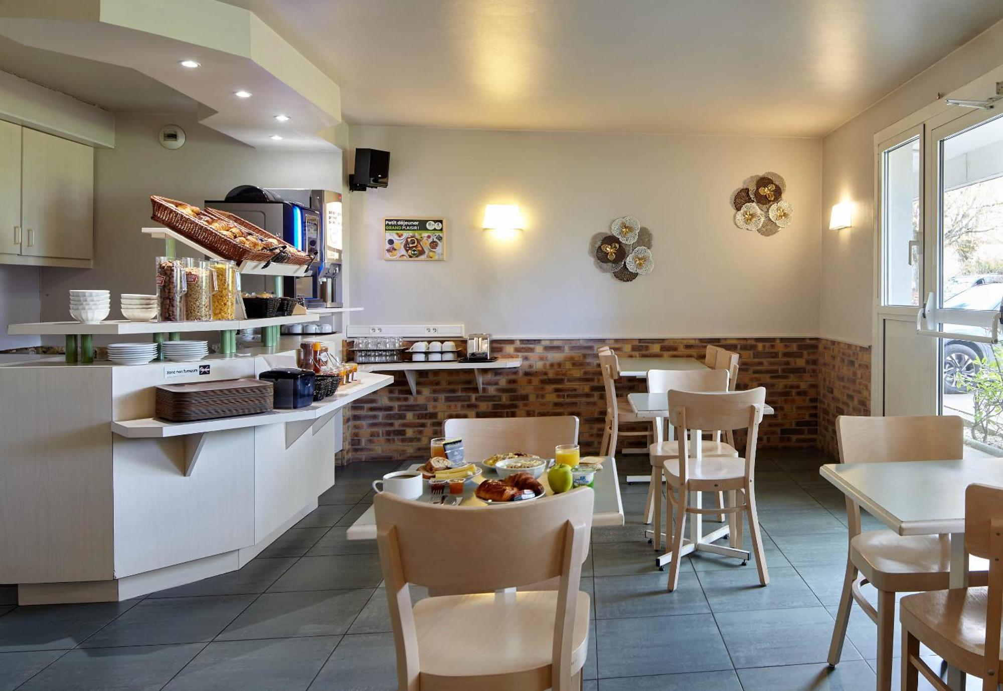 B&B Hotel Saclay Exterior photo